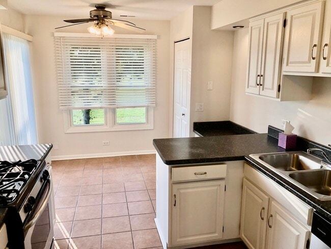 Building Photo - 1426 Clairmont Ct