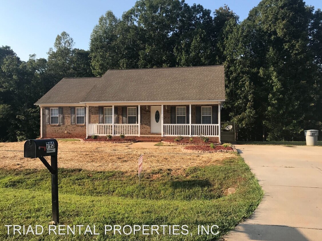 Foto del edificio - 3 br, 2 bath House - 795 OLD CASTLE DRIVE