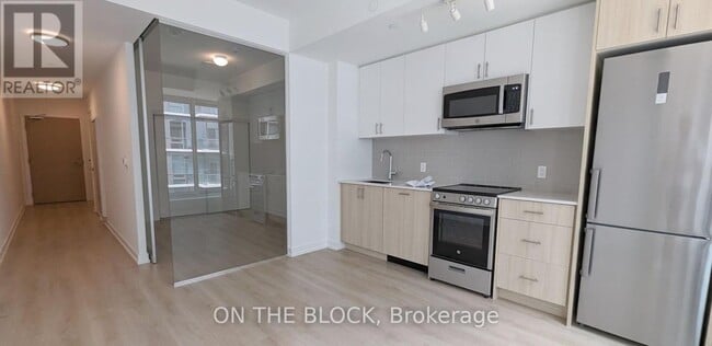 Photo du bâtiment - 1195 The Queensway