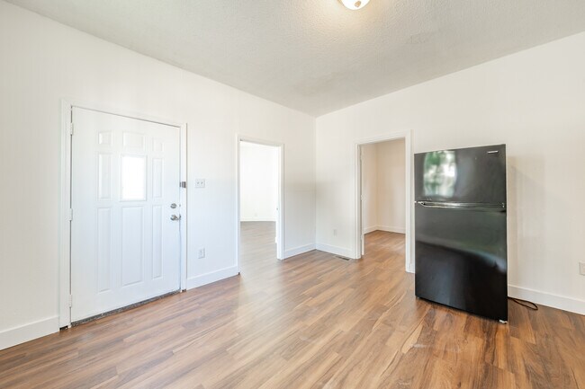 Foto del edificio - 1701 Fletcher Ave