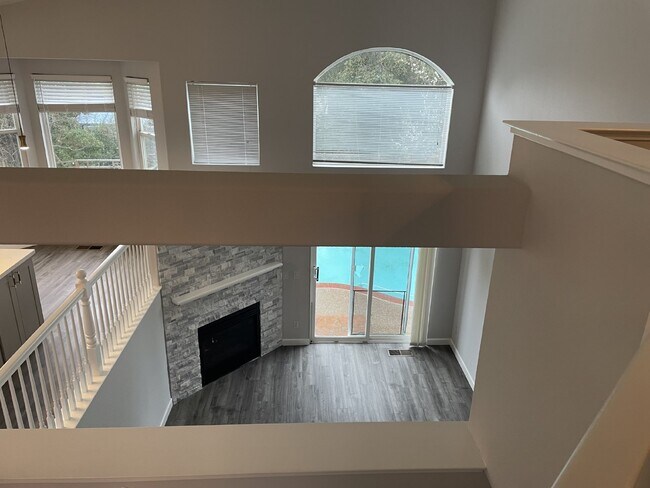 Building Photo - "Beautiful and Open 3-Bedroom Home with Up...