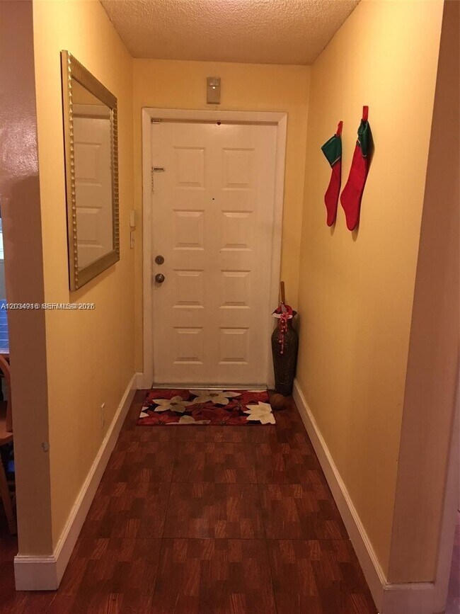 Foto del edificio - 9511 NW 14th Ct