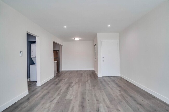 Foto del edificio - 4111 Somerset Dr