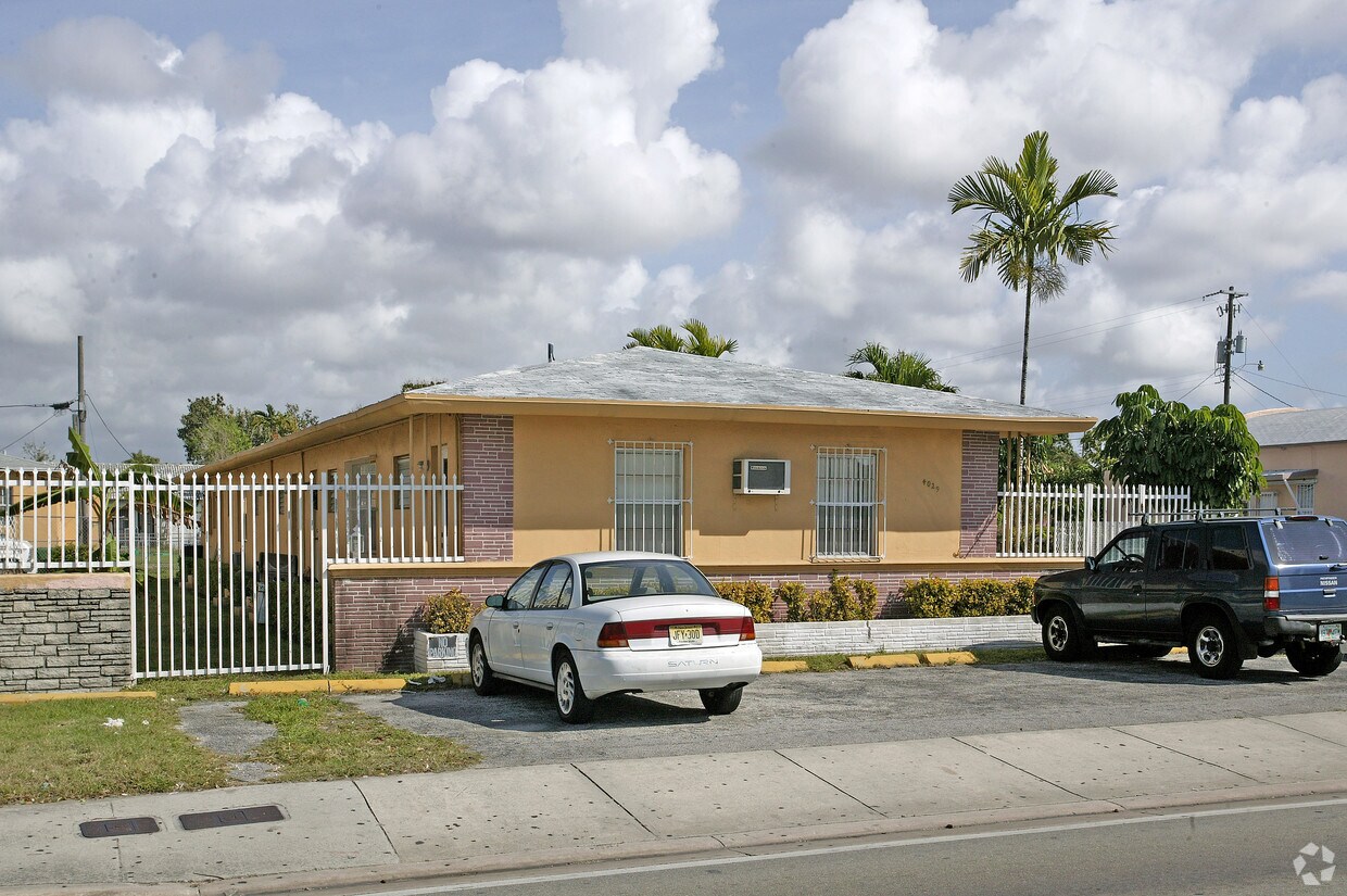 Foto del edificio - 4029 W Flagler St