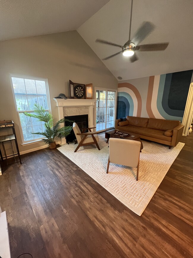 Foto del edificio - 807 Kavanagh Dr