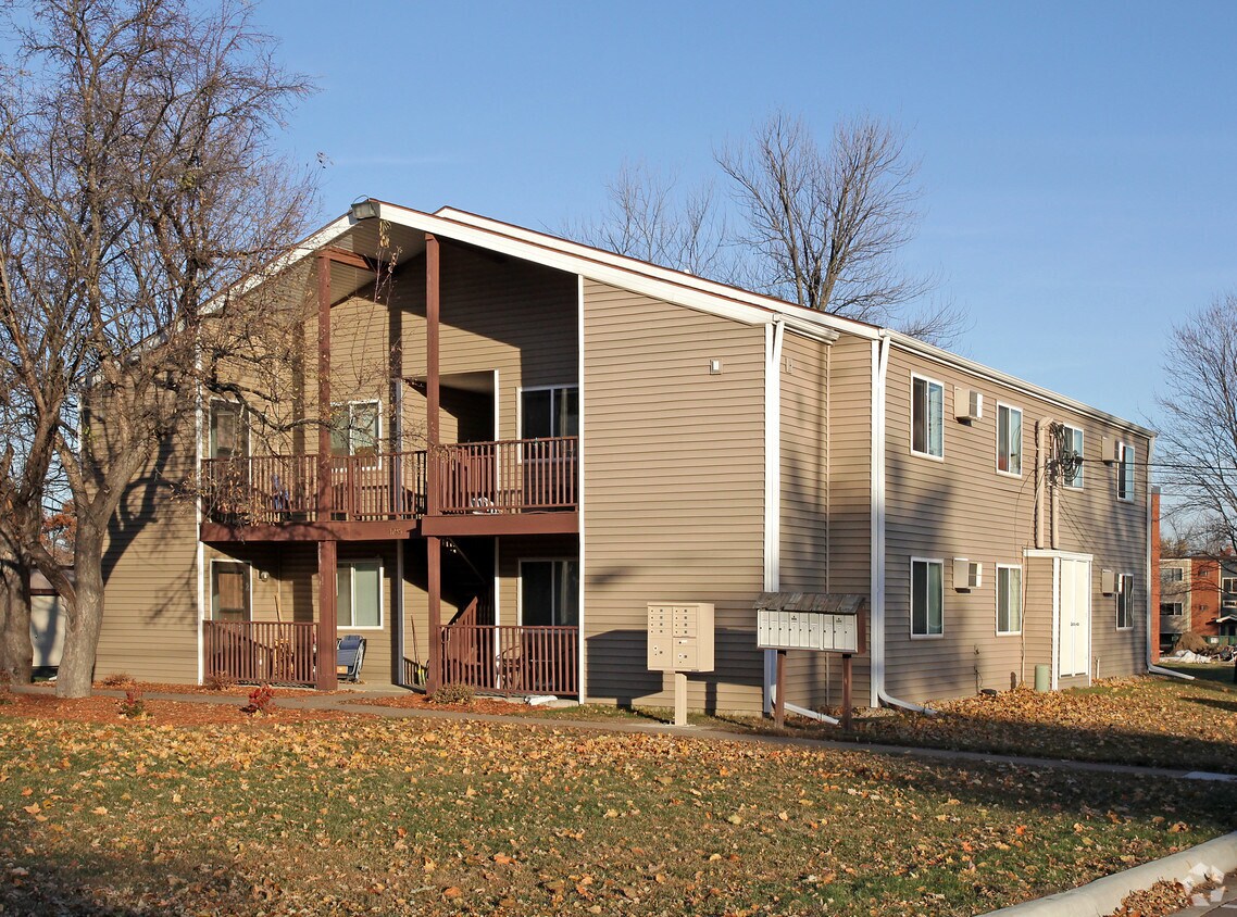 Primary Photo - Cedar 8 Apartments