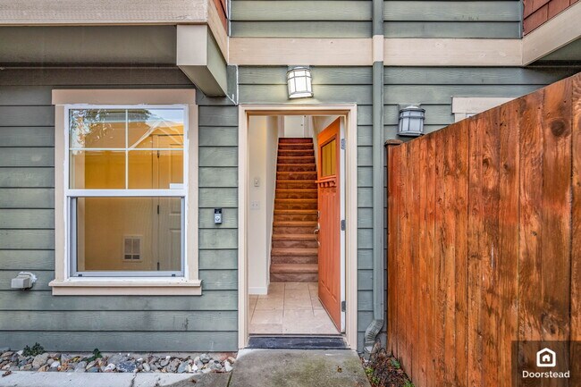 Building Photo - 9219 Ashworth Ave N