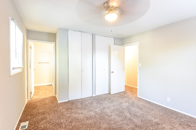 Building Photo - Spacious 4-Bedroom Home in Independence, MO