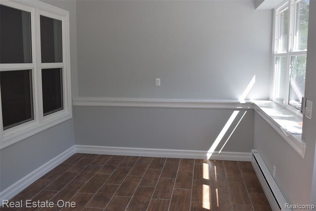 Building Photo - 1520 Petrolia