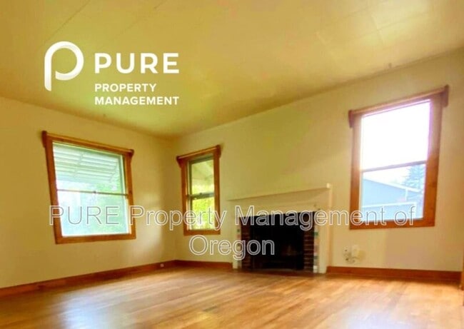 Building Photo - 6005 SE Flavel St