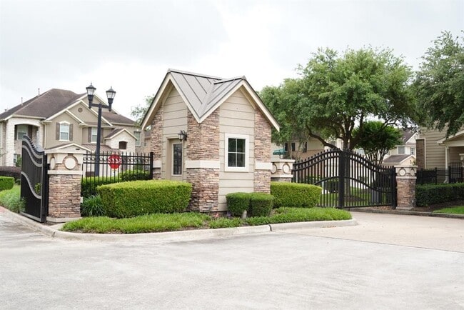 Foto del edificio - 16019 Summerville Lake Dr