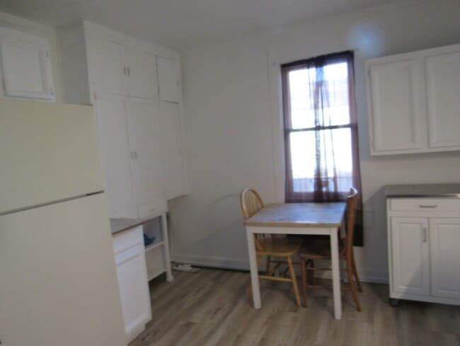 Building Photo - Cute & Cozy 1 Bedroom