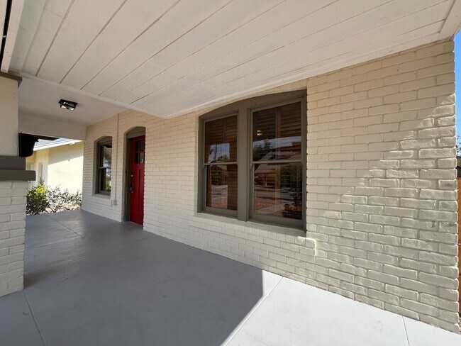 Building Photo - Historic, Charming Home in Coronado Distri...