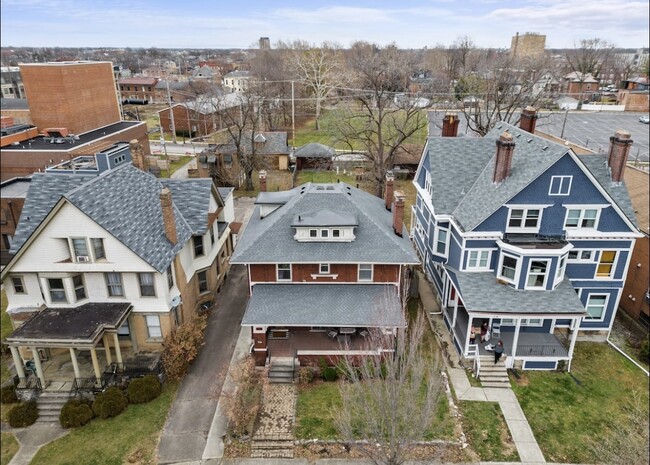 Huge fenced in yard! - 84 Hamilton Park