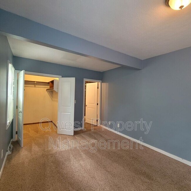 Building Photo - 1127 Eastmont Dr SE