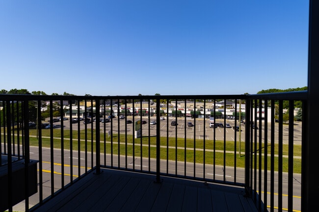 Building Photo - Tigris Tower