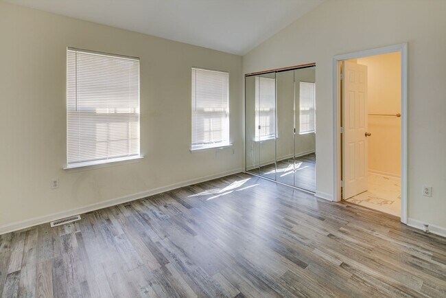 Building Photo - End Unit in New Castle - Showing Saturday ...