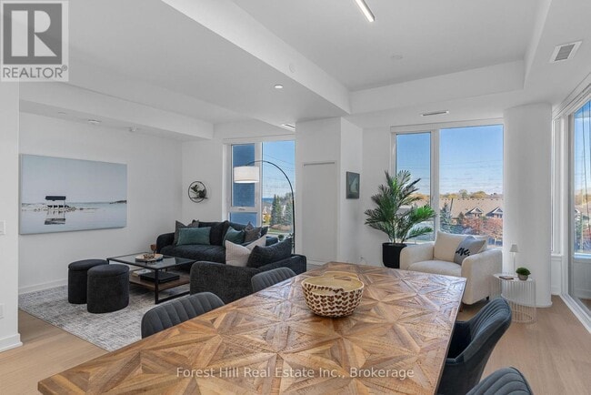 Building Photo - 31 Huron St