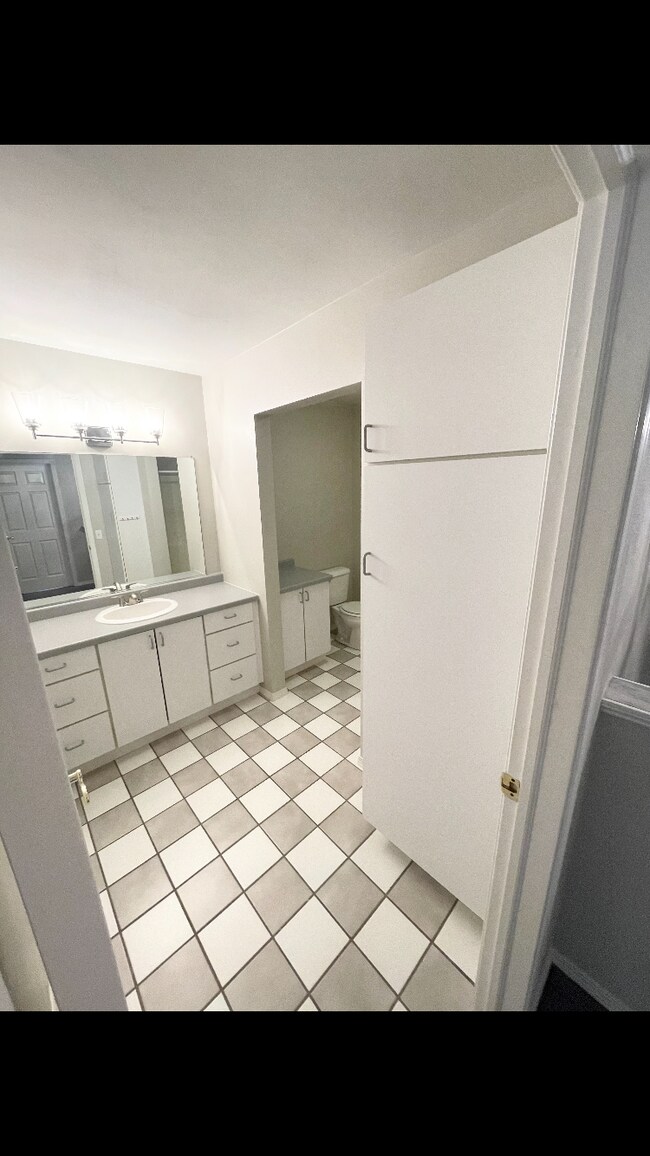 Foto del edificio - 2457 N Lynndale Dr