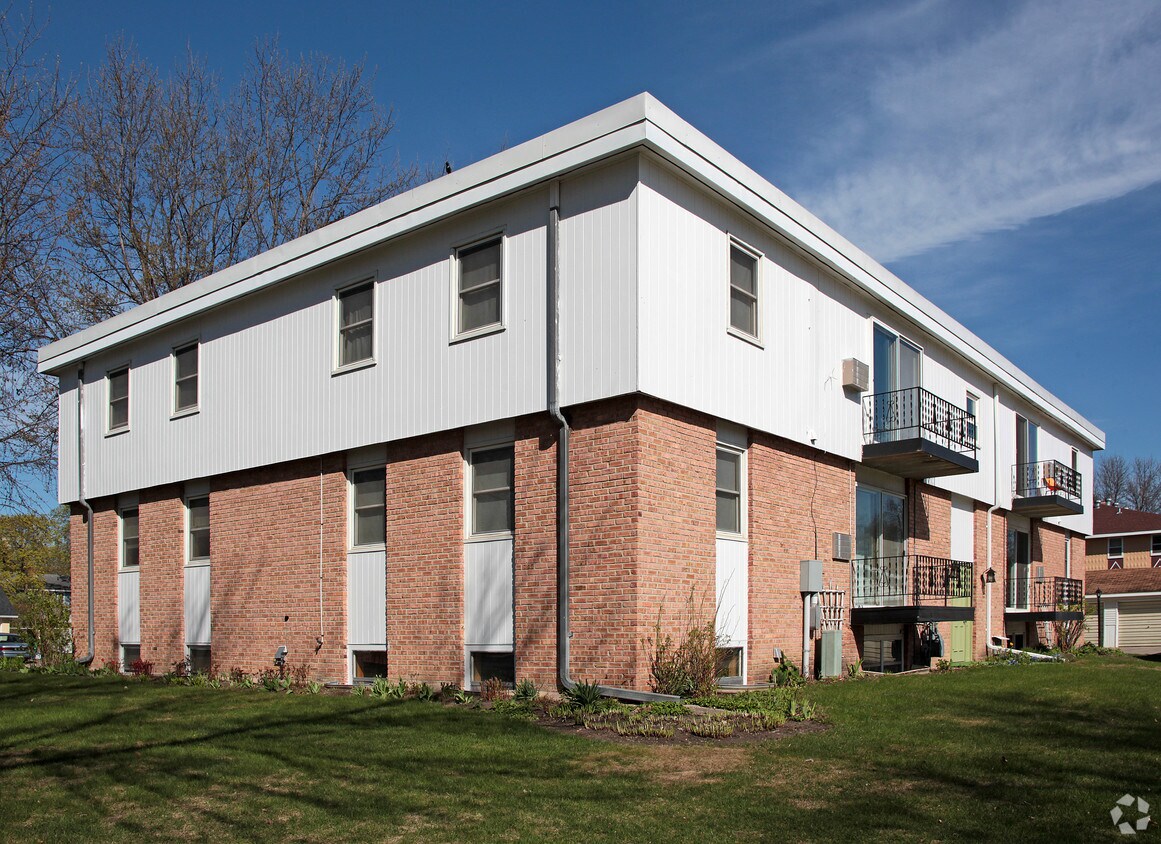 Primary Photo - Jefferson Court