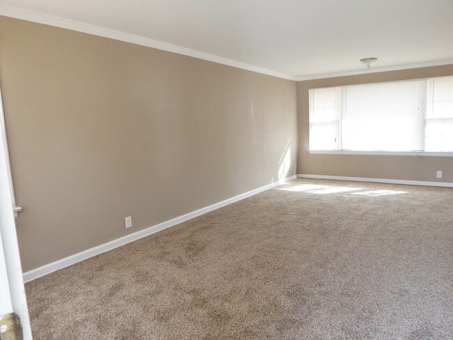 Building Photo - 1232 Addison Dr