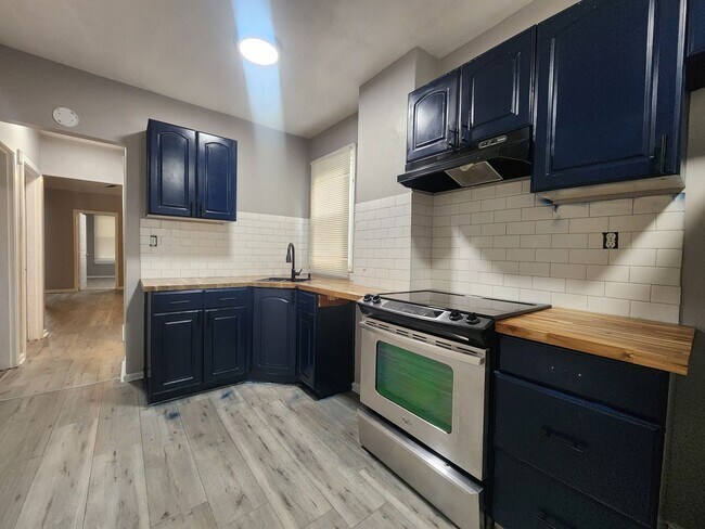 Building Photo - Completely Remodeled 3 Bedroom Duplex near...