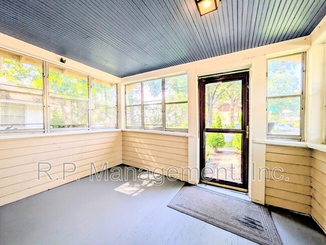 Building Photo - 880 S 19th Ave
