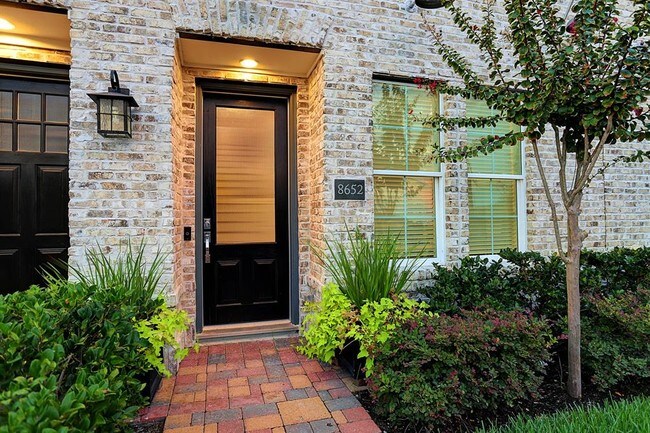 Foto del edificio - 8652 Emnora Ln