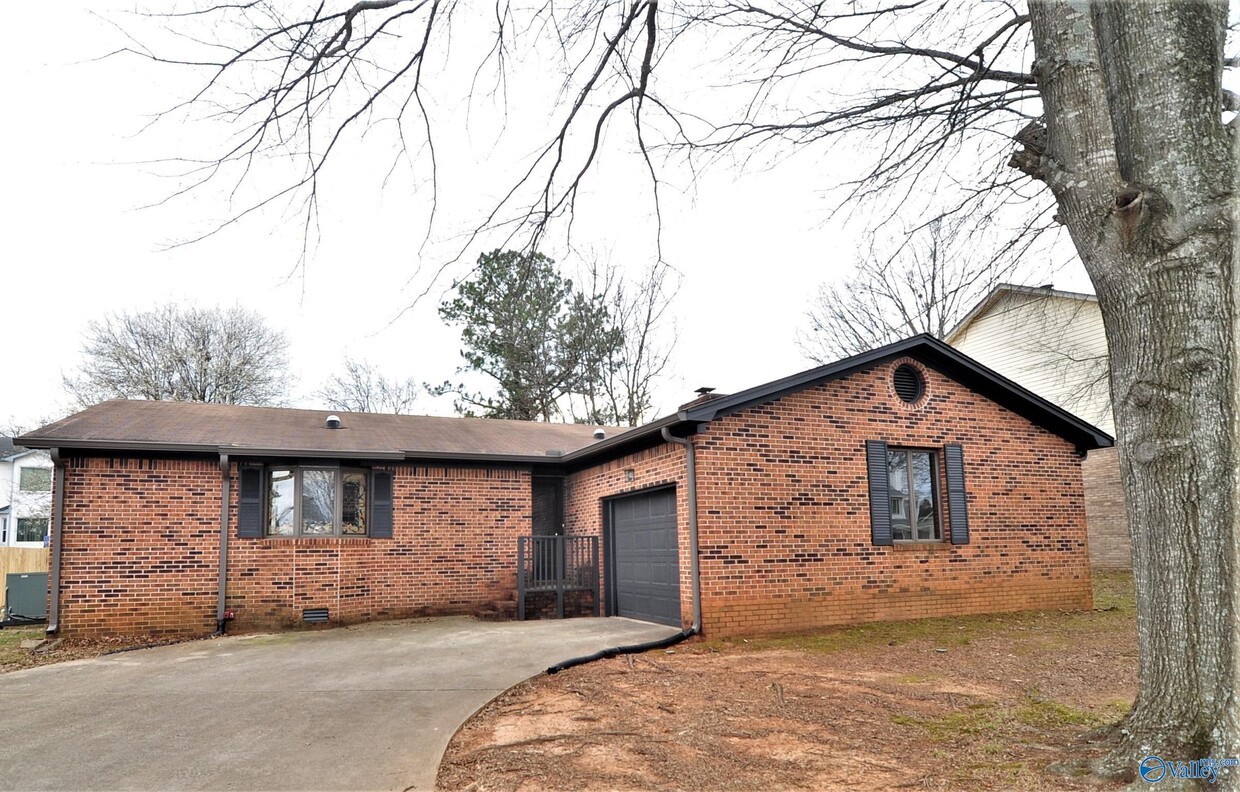 Primary Photo - 1071 Sandy Springs Rd NW