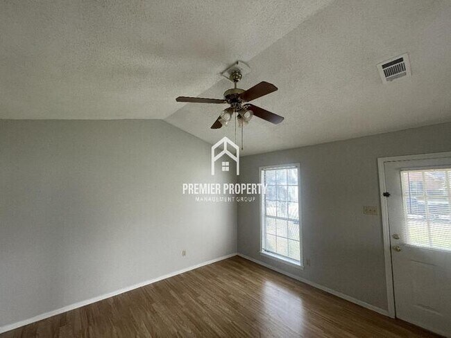 Foto del edificio - 6396 Ashton - Available Now!