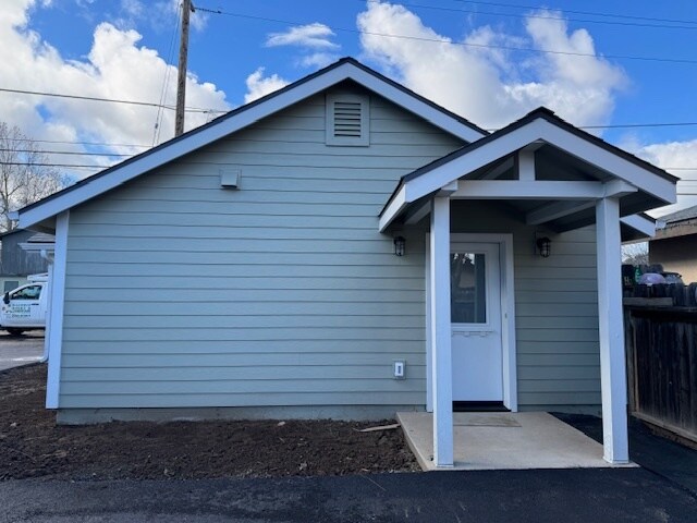 Building Photo - 833 20th St