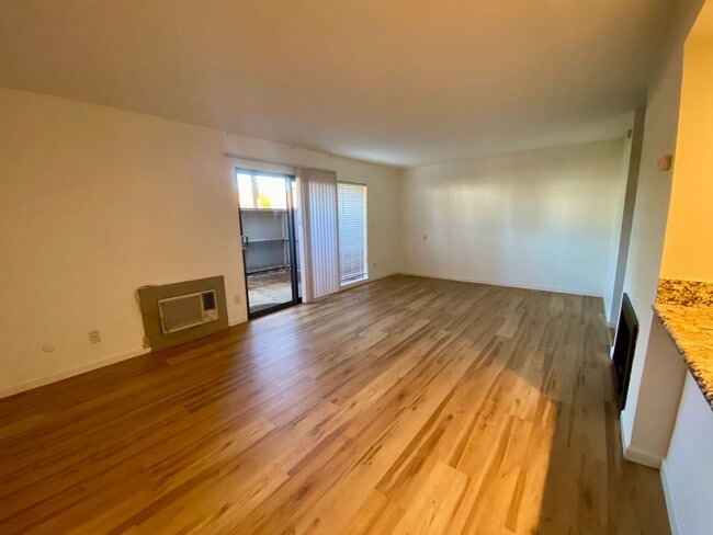 Building Photo - Beautiful Studio Condo for Rent!