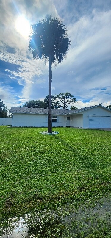 Foto principal - 2404 Pine Tree Dr