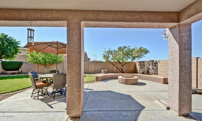 Foto del edificio - 16183 W Crenshaw Dr