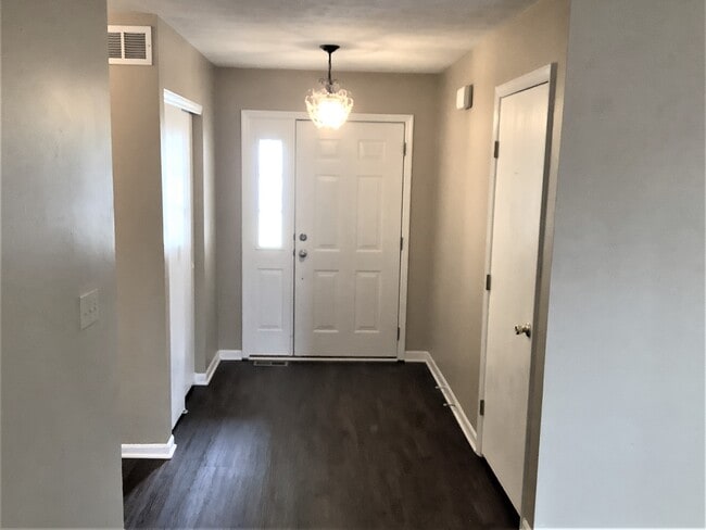 Building Photo - 200 Hedgington Court