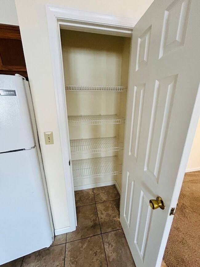 Foto del edificio - Beautiful 2BR Townhome Near Indian Park – Garage + Storage