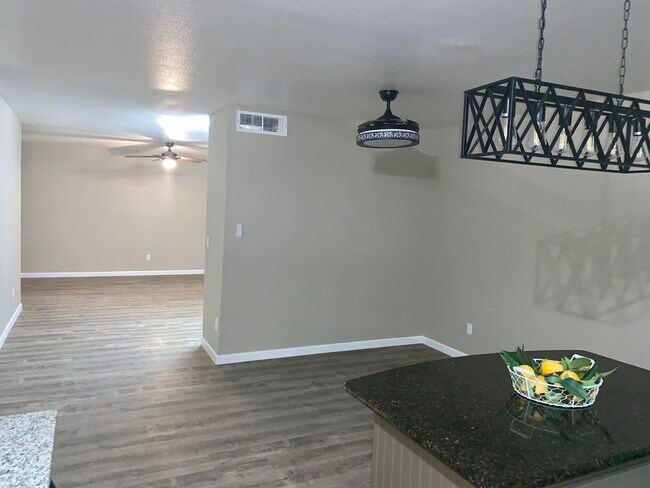 Building Photo - 812 N 86th Pl