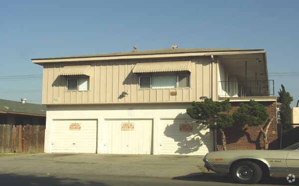 Building Photo - 1834 Pine