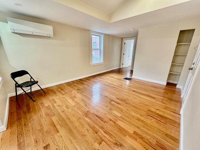 Building Photo - 8 Allen St