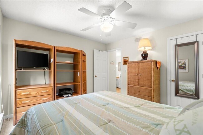 Foto del edificio - 620 Granville Ct