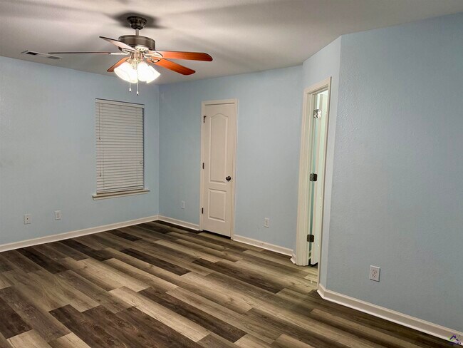 Foto del edificio - 423 Haddenham Ct
