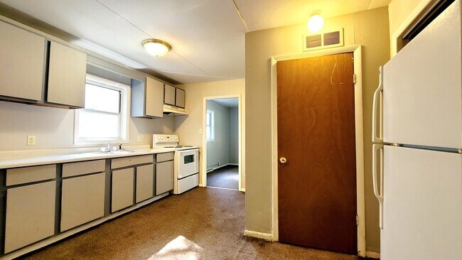 Building Photo - 254 Kenmore