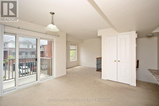 Building Photo - 3250-3250 Bentley Dr
