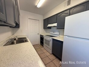 Building Photo - 104 W Inglewood St