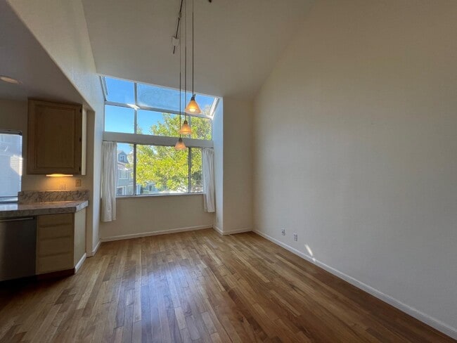 Building Photo - 837 Columbia Cir