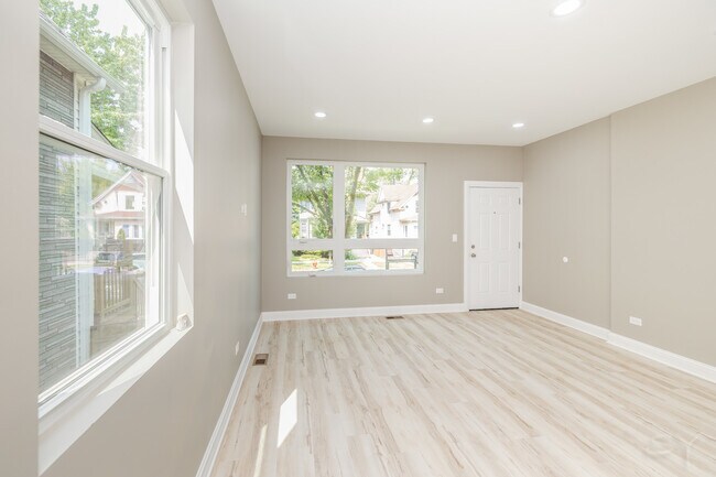 Foto del edificio - 1044 N Springfield Ave