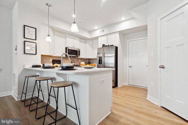 Foto del edificio - 10700 Presidential Pkwy