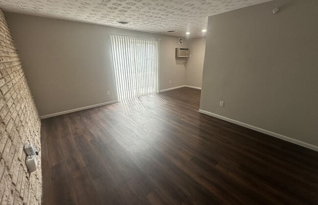 Building Photo - 545 Lowell Ave