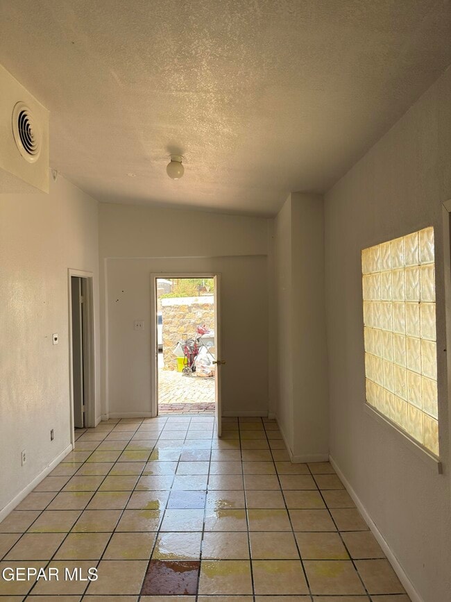 Foto del edificio - 2920 Myles St