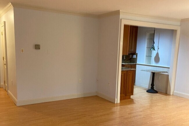 Building Photo - 10201 Grosvenor Pl